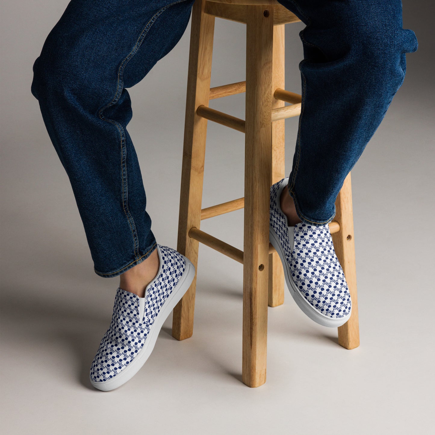 Kawaii Cat Men’s slip-on canvas shoes Paw pads and Claws Navy&White